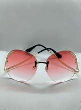 Load image into Gallery viewer, Oversized Fashion Sunglasses
